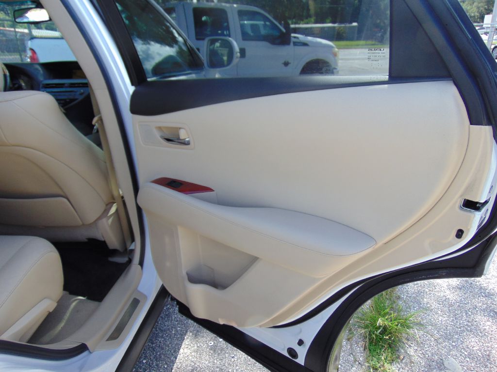 Photo 24 of this LEXUS RX