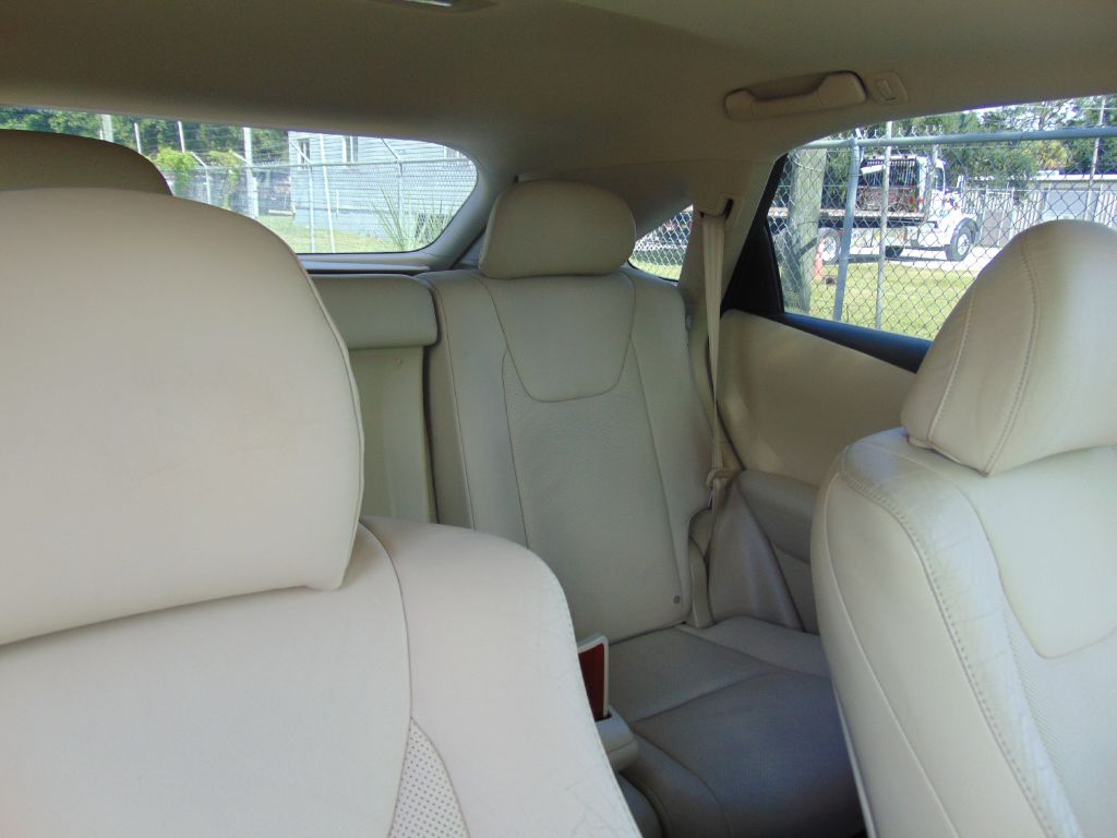 Photo 27 of this LEXUS RX