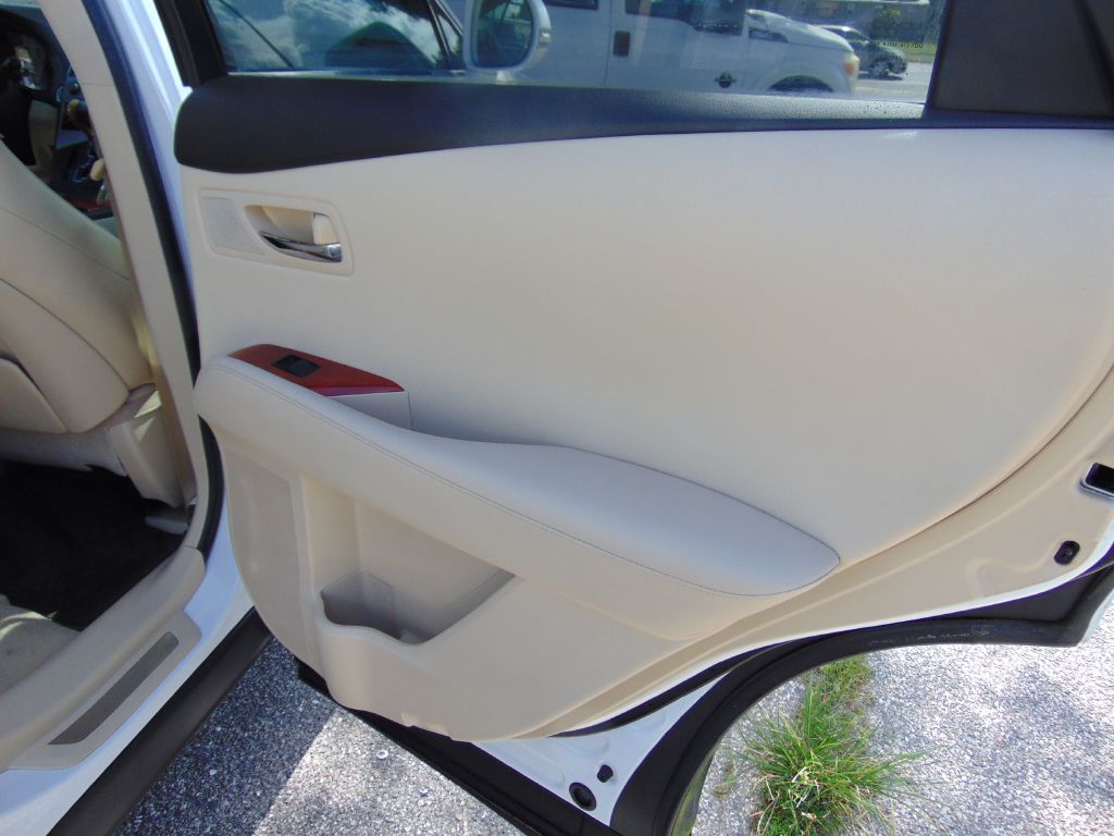 Photo 29 of this LEXUS RX