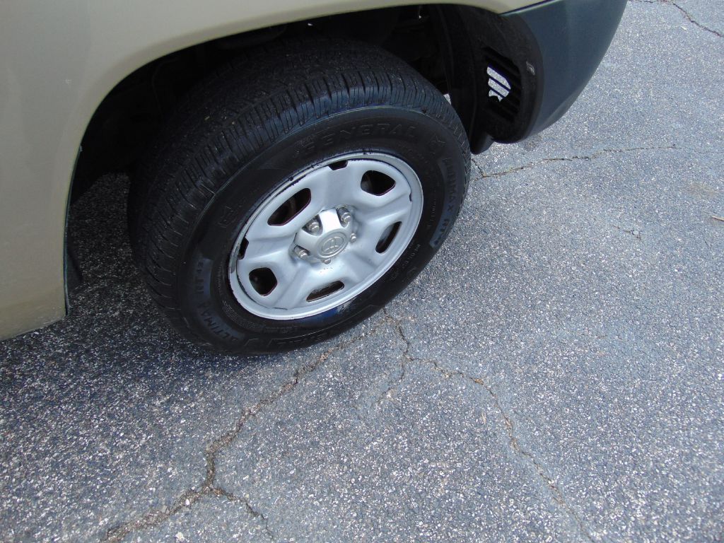Photo 15 of this TOYOTA TACOMA