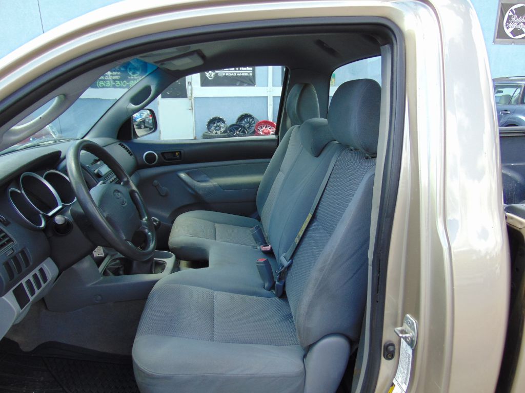 Photo 19 of this TOYOTA TACOMA