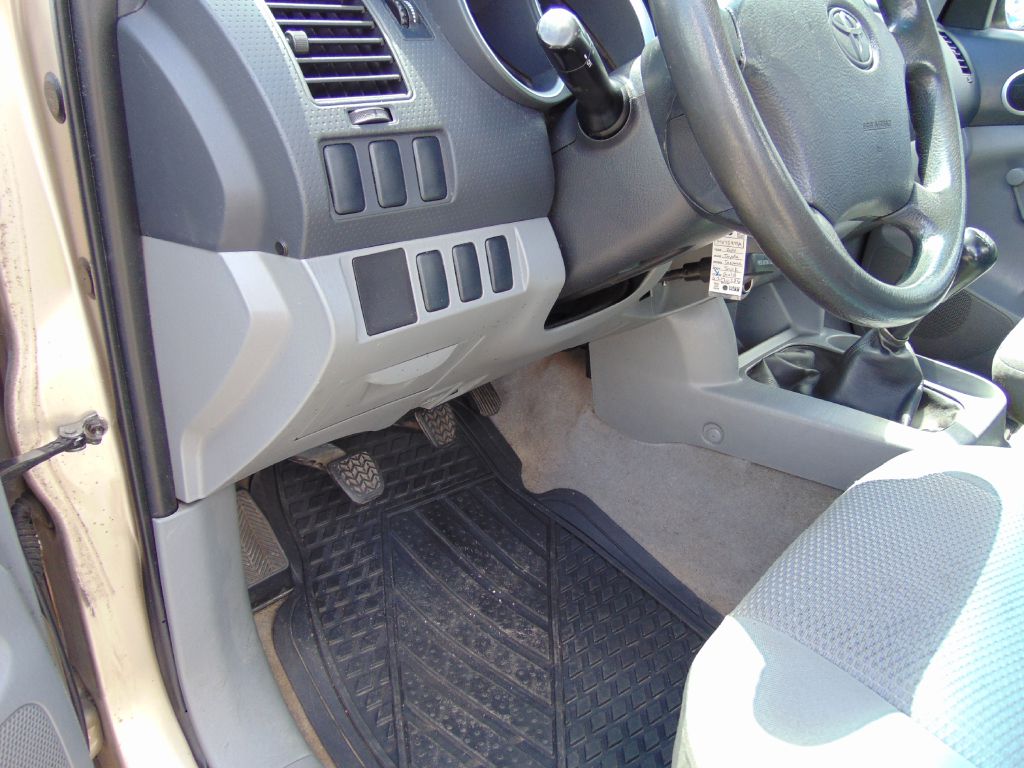 Photo 22 of this TOYOTA TACOMA