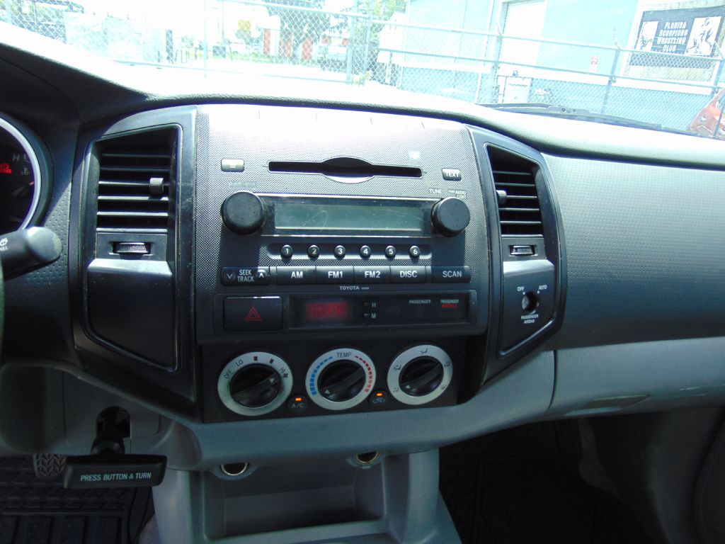 Photo 23 of this TOYOTA TACOMA