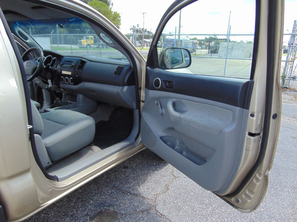 Photo 25 of this TOYOTA TACOMA