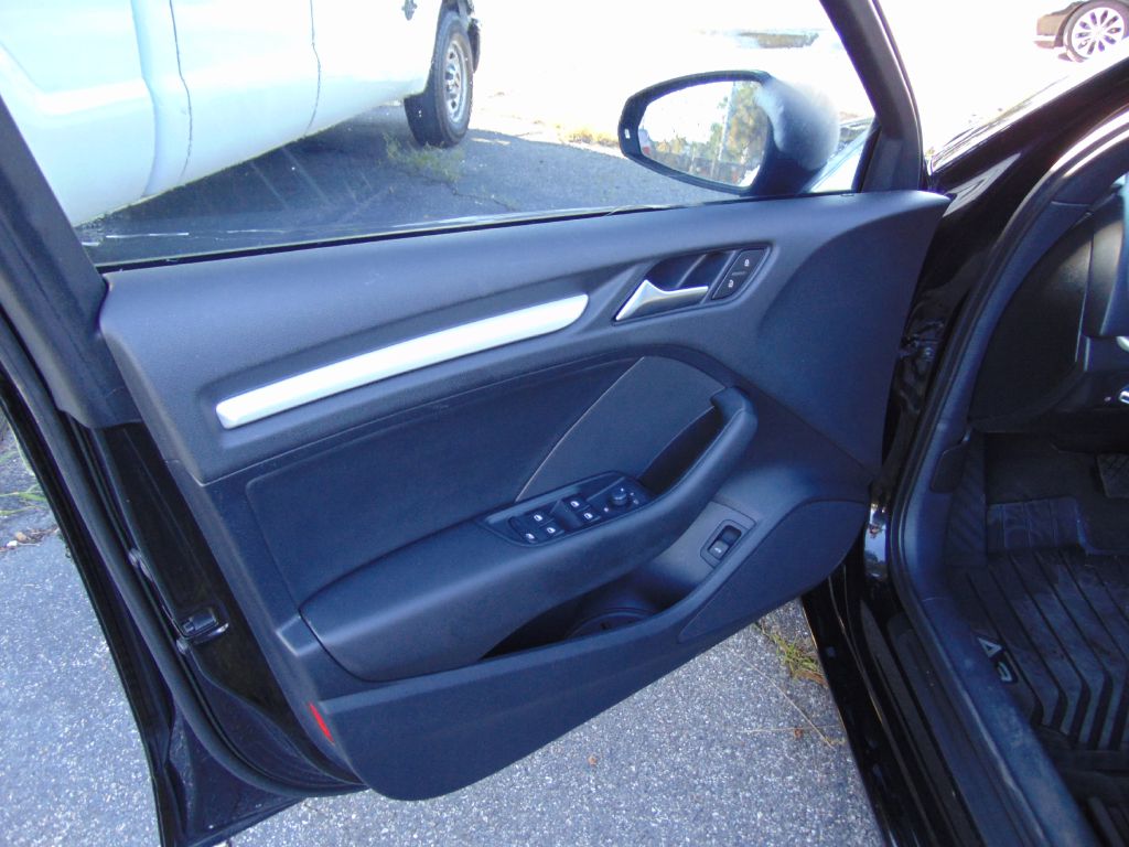 Photo 17 of this AUDI A3