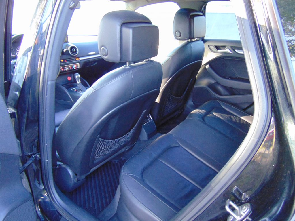 Photo 19 of this AUDI A3