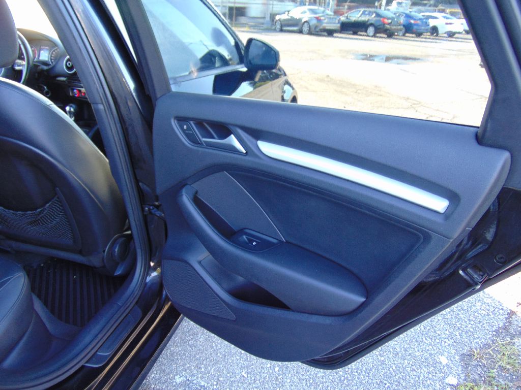 Photo 22 of this AUDI A3
