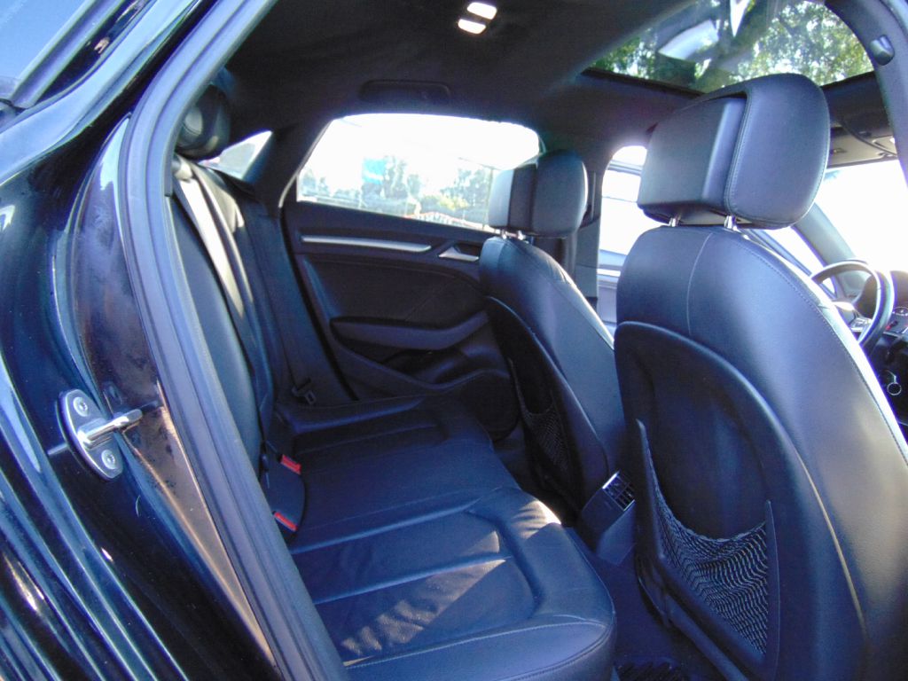 Photo 23 of this AUDI A3