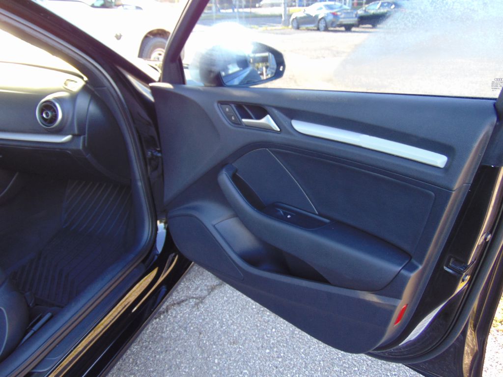 Photo 24 of this AUDI A3