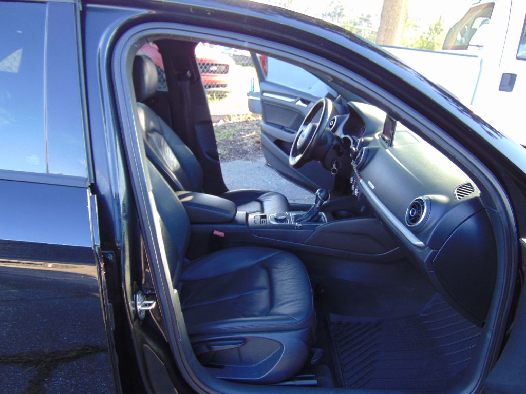 Photo 25 of this AUDI A3