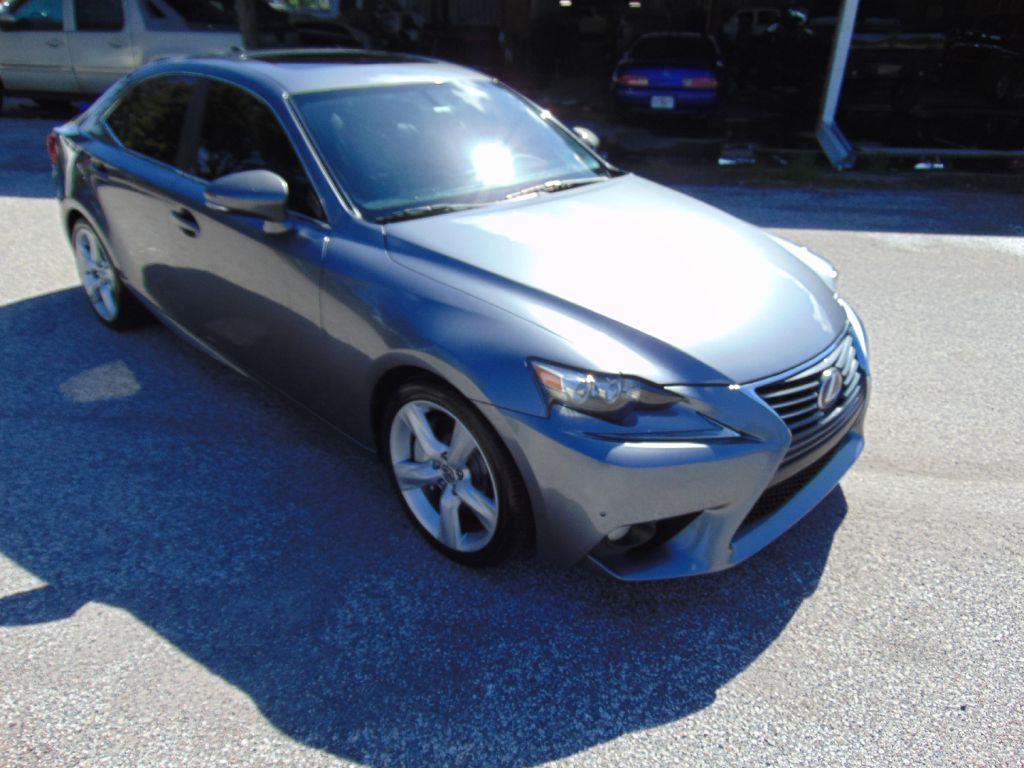 Photo 2 of this LEXUS IS