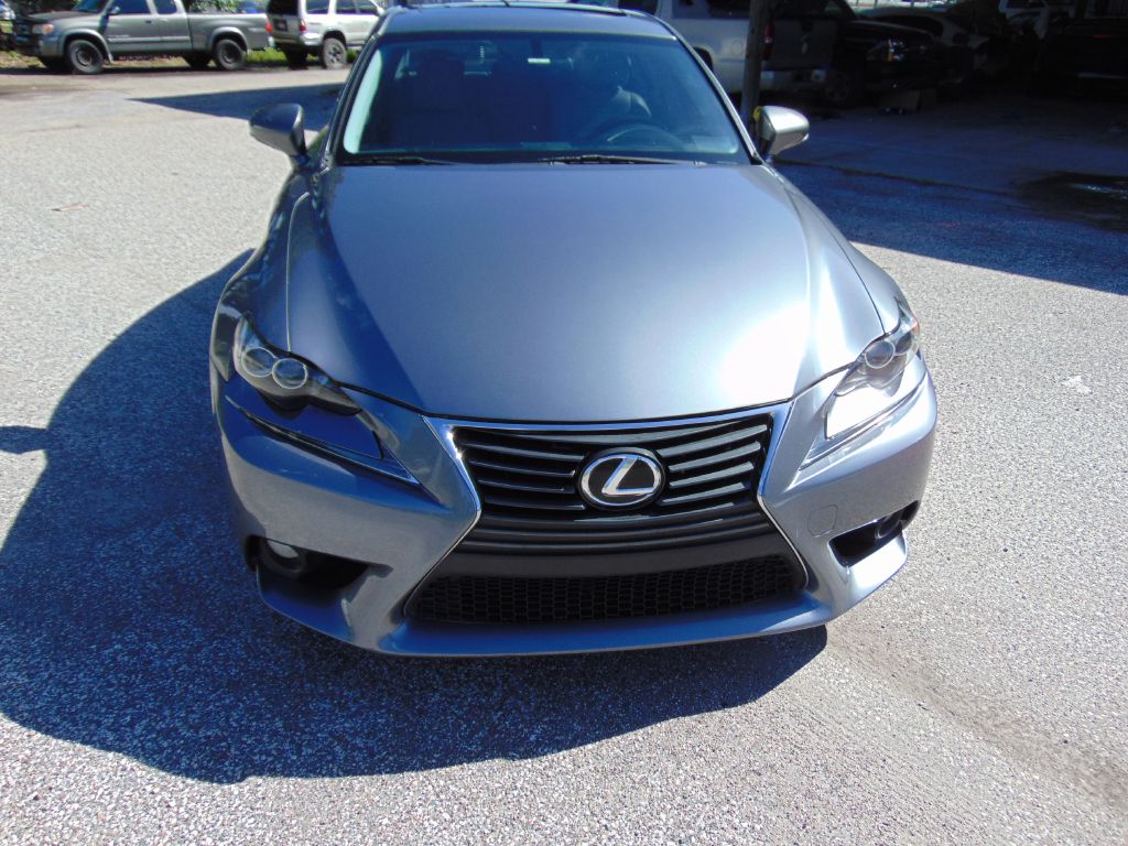Photo 3 of this LEXUS IS