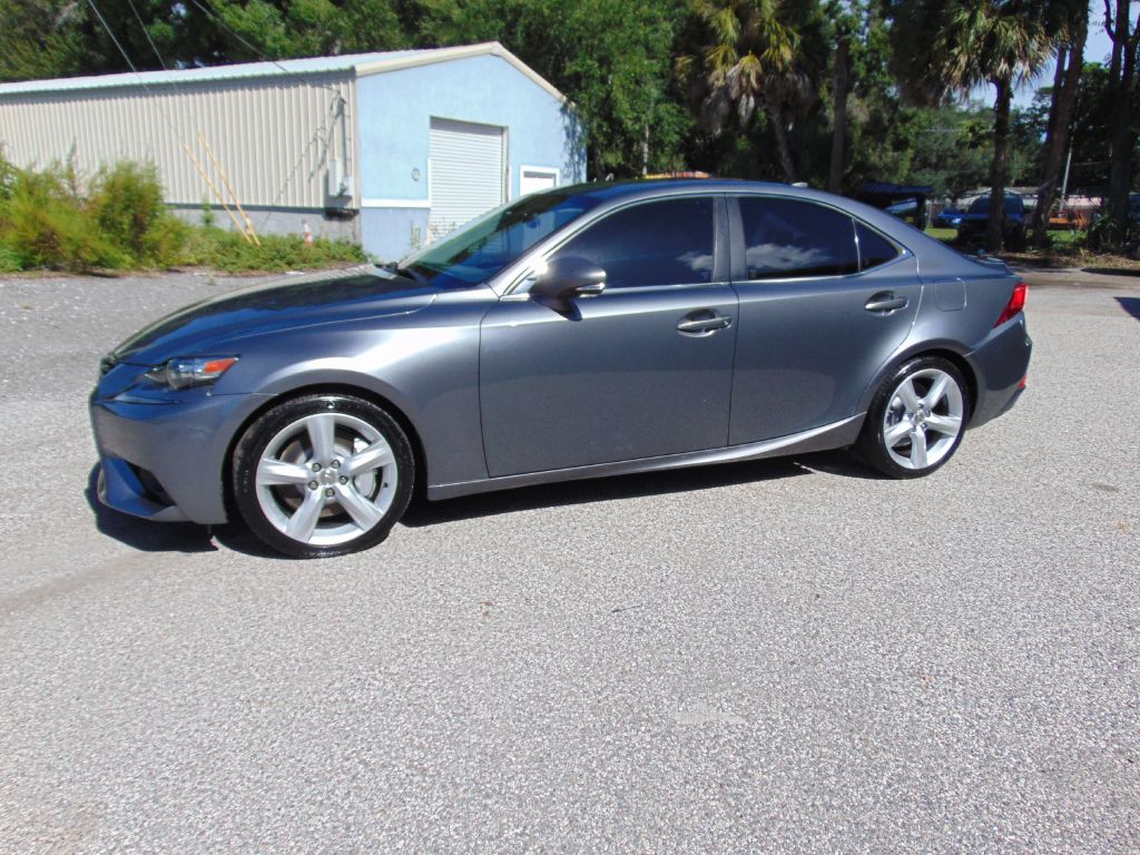 Photo 5 of this LEXUS IS