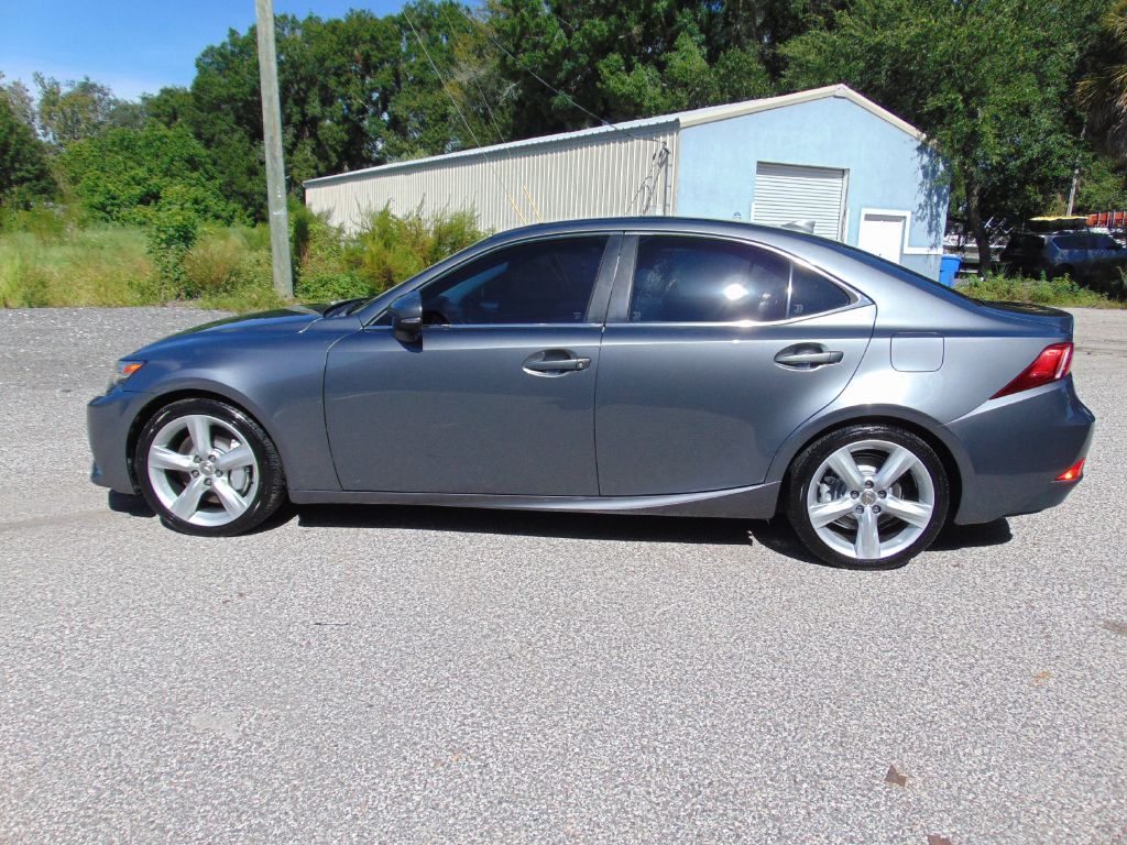 Photo 6 of this LEXUS IS