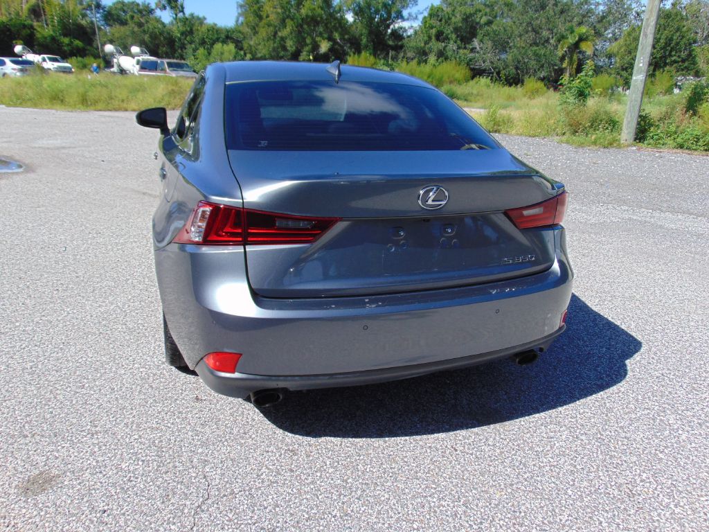 Photo 8 of this LEXUS IS