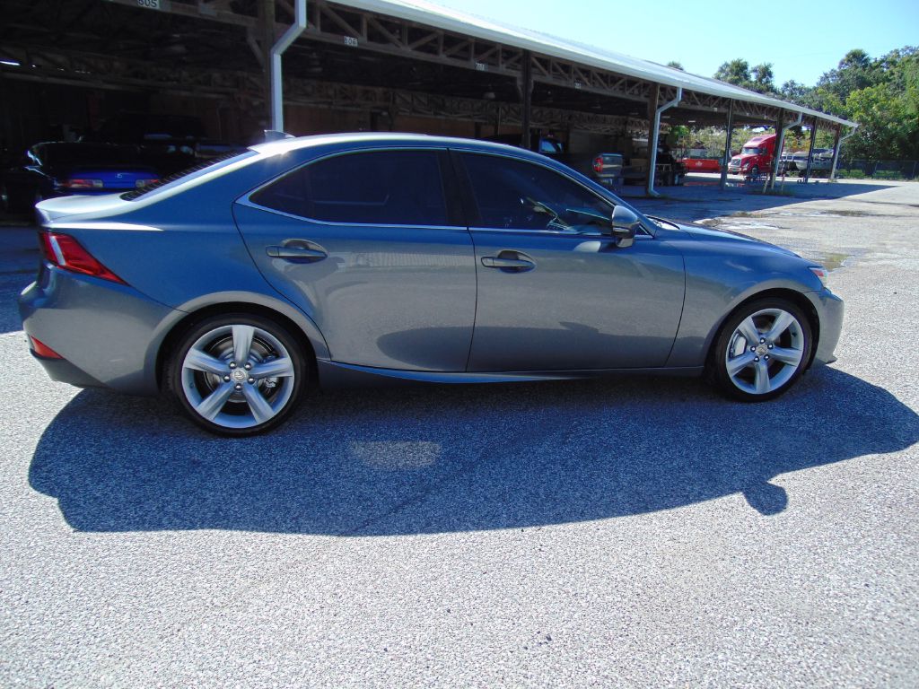 Photo 11 of this LEXUS IS