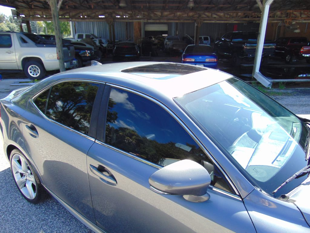 Photo 13 of this LEXUS IS
