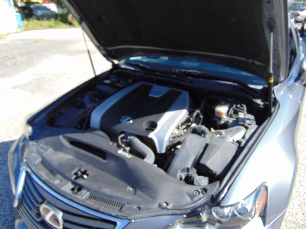 Photo 14 of this LEXUS IS