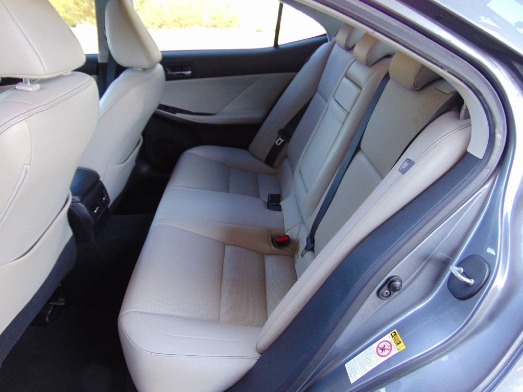 Photo 20 of this LEXUS IS