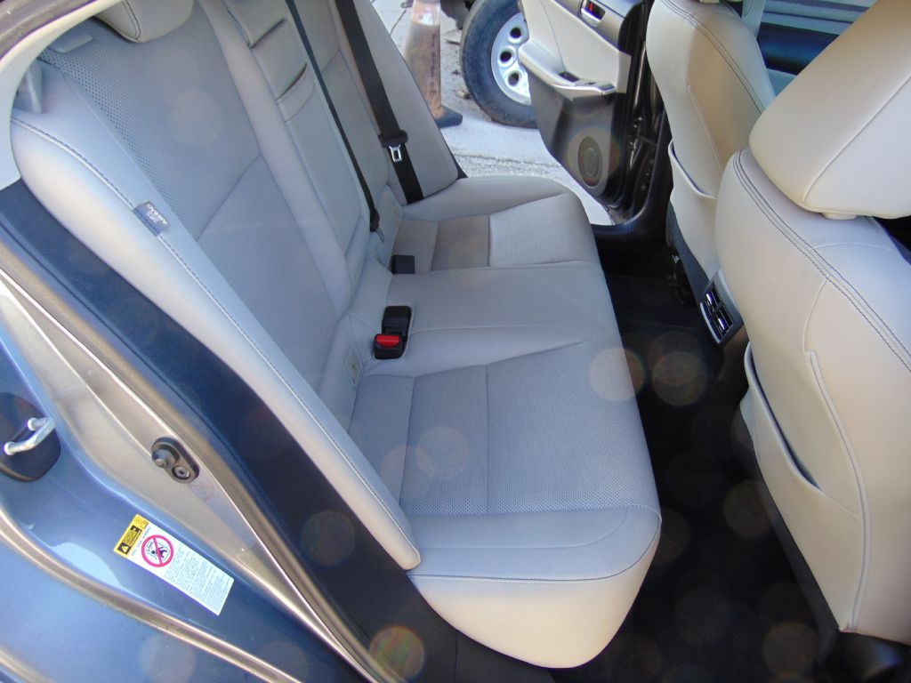 Photo 23 of this LEXUS IS