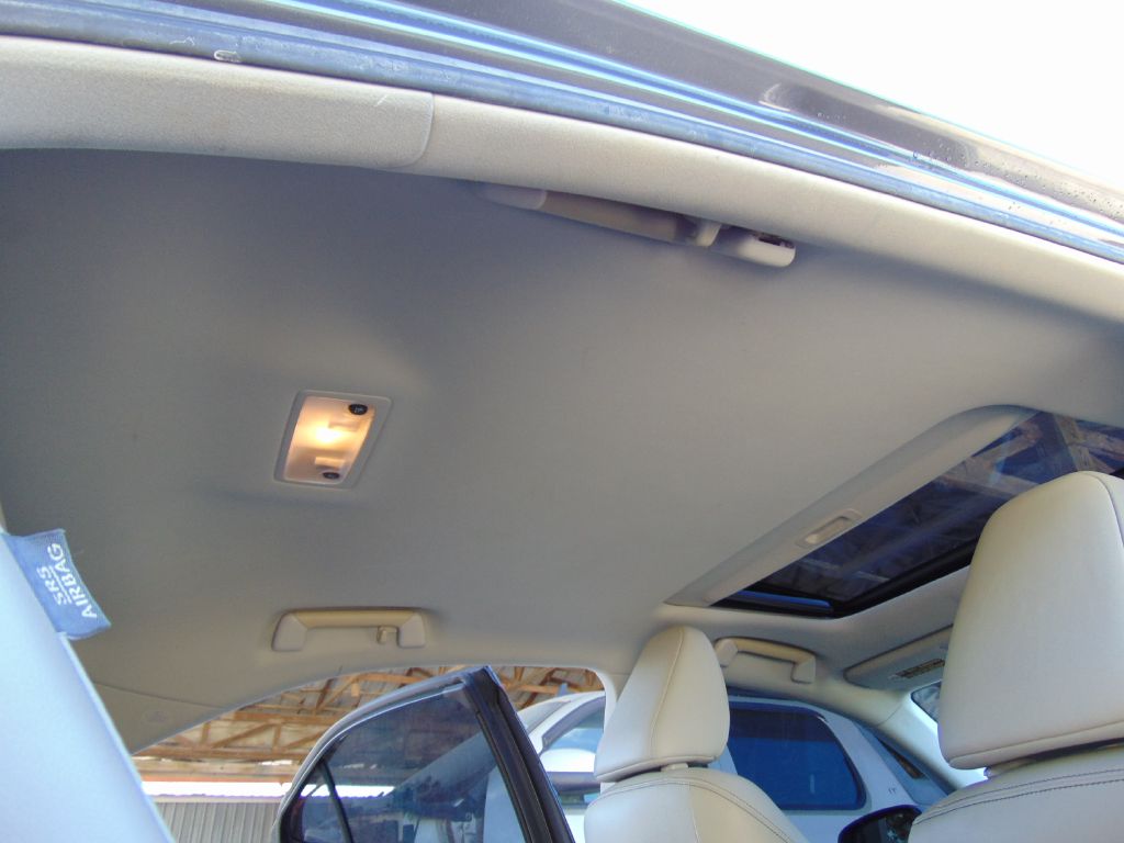 Photo 24 of this LEXUS IS
