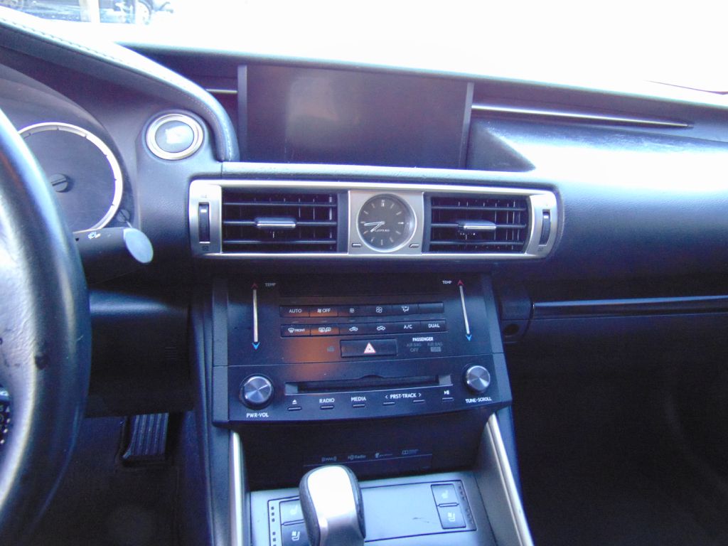 Photo 31 of this LEXUS IS
