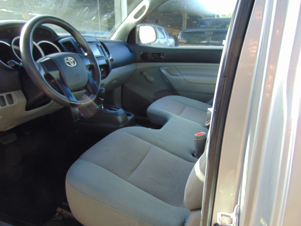 Photo 12 of this TOYOTA TACOMA