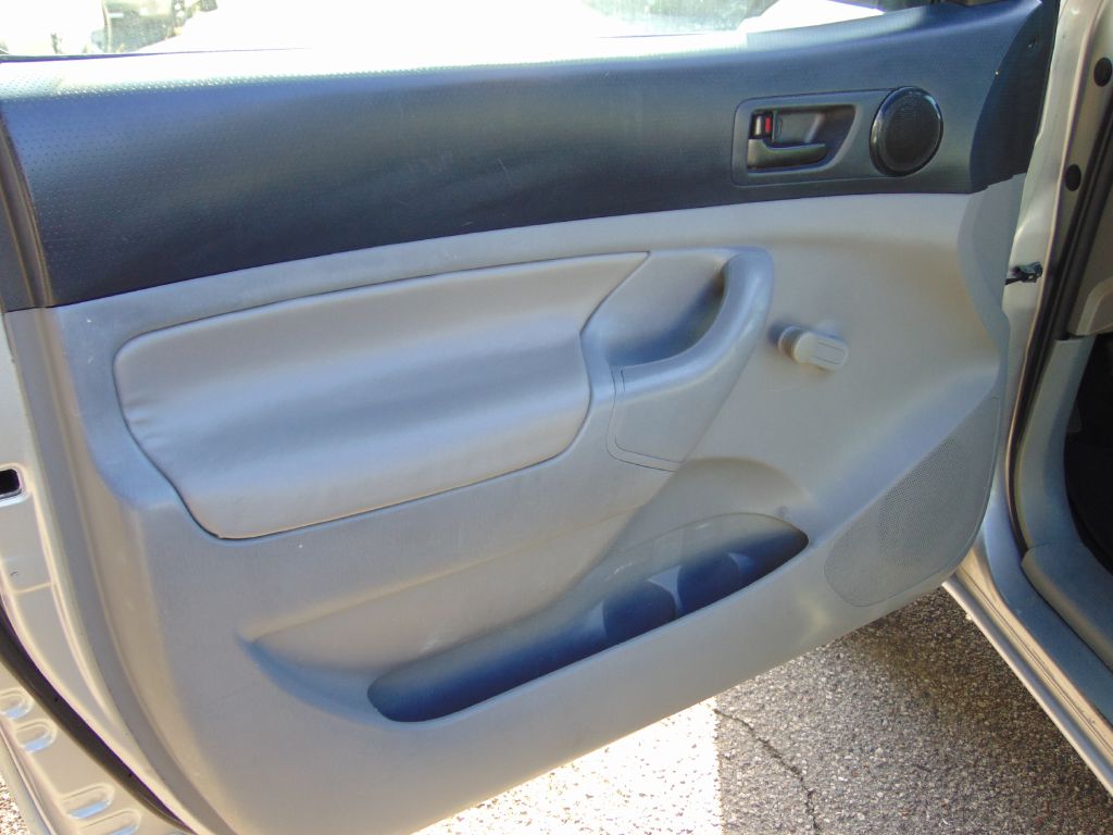 Photo 13 of this TOYOTA TACOMA