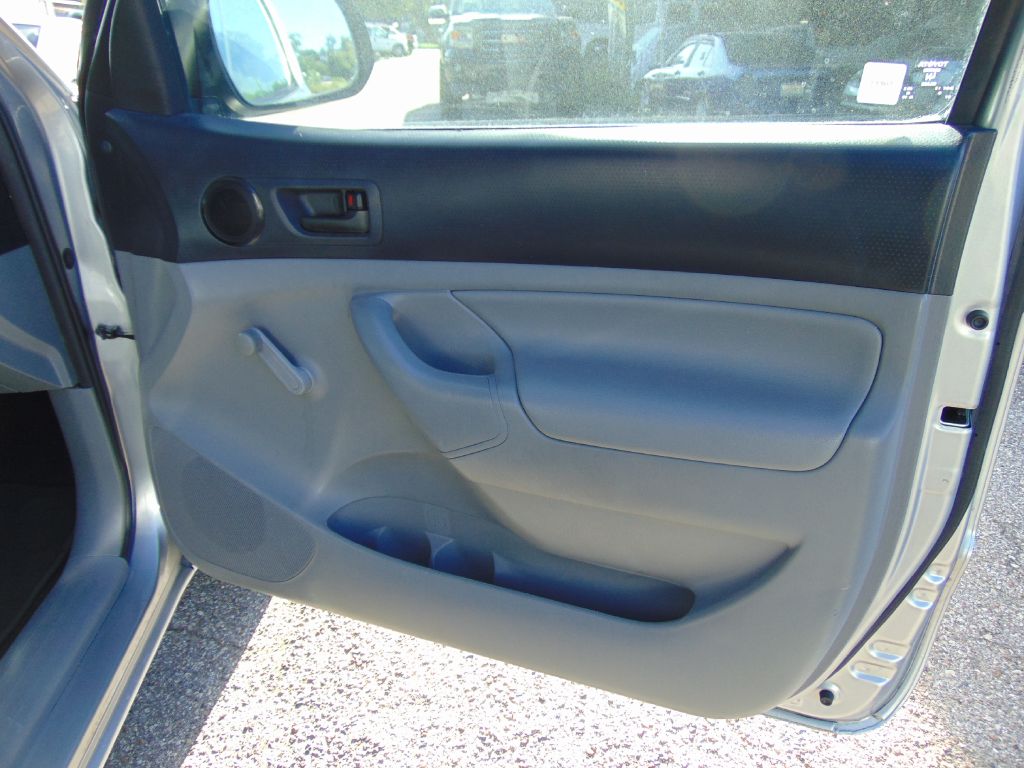 Photo 17 of this TOYOTA TACOMA