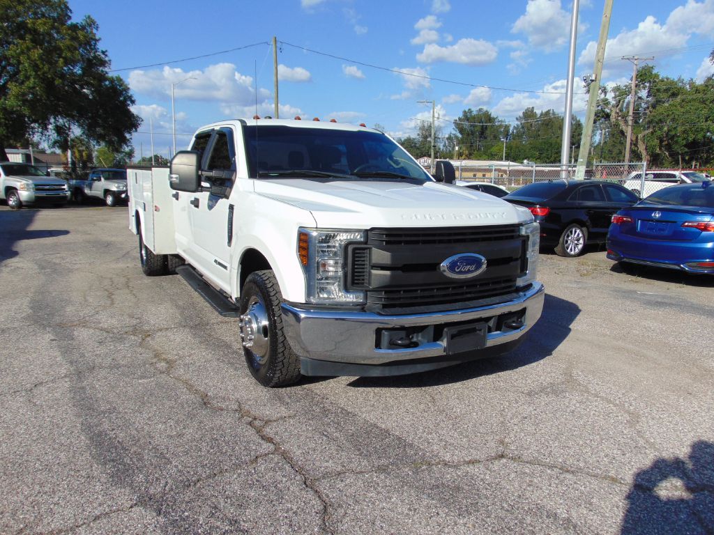Photo 2 of this FORD F350