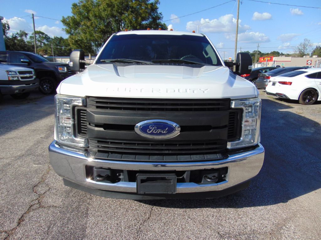 Photo 3 of this FORD F350