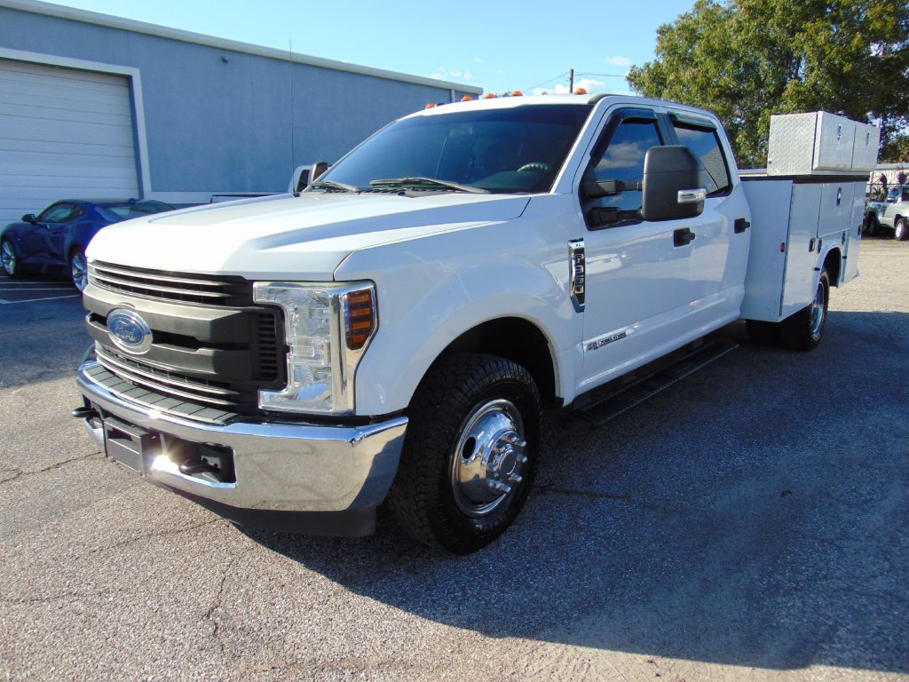 Photo 4 of this FORD F350