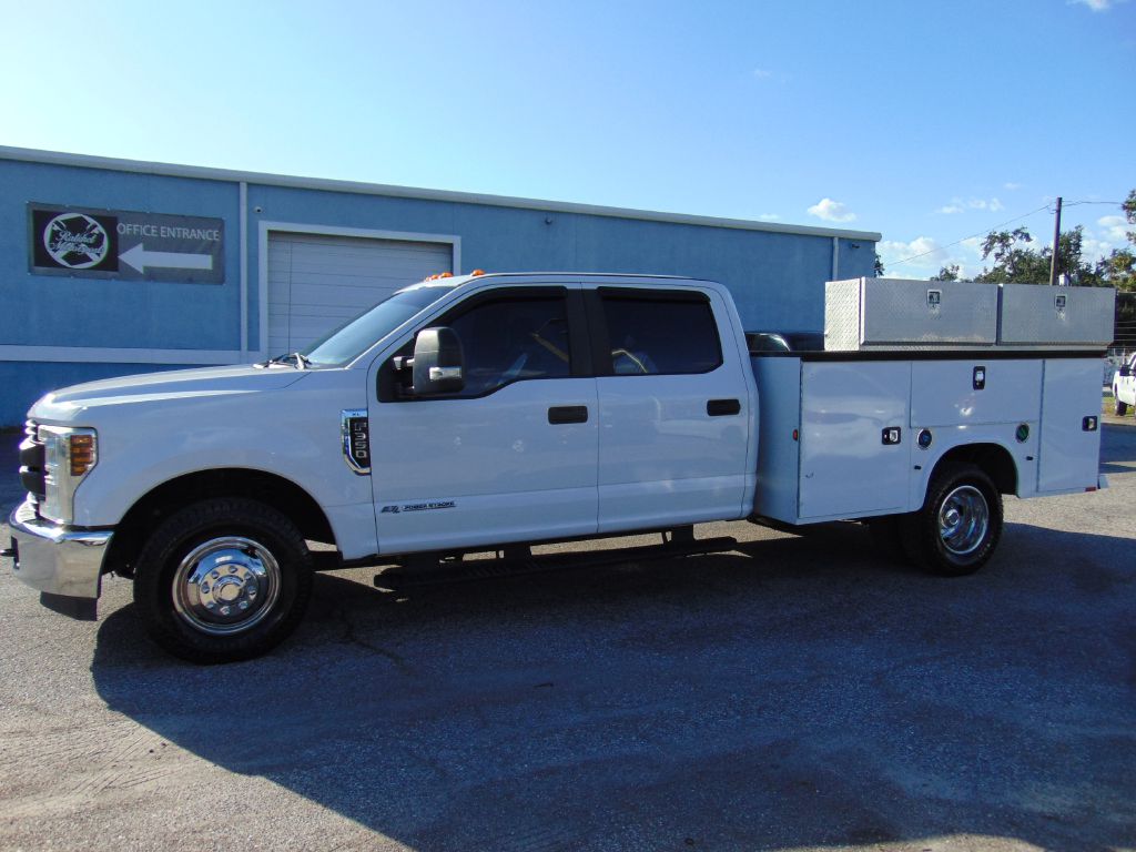 Photo 5 of this FORD F350