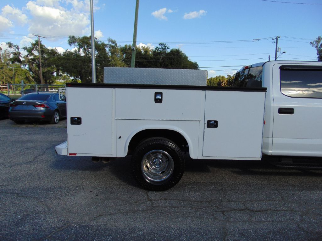 Photo 12 of this FORD F350