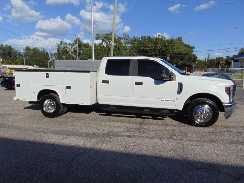 Photo 14 of this FORD F350