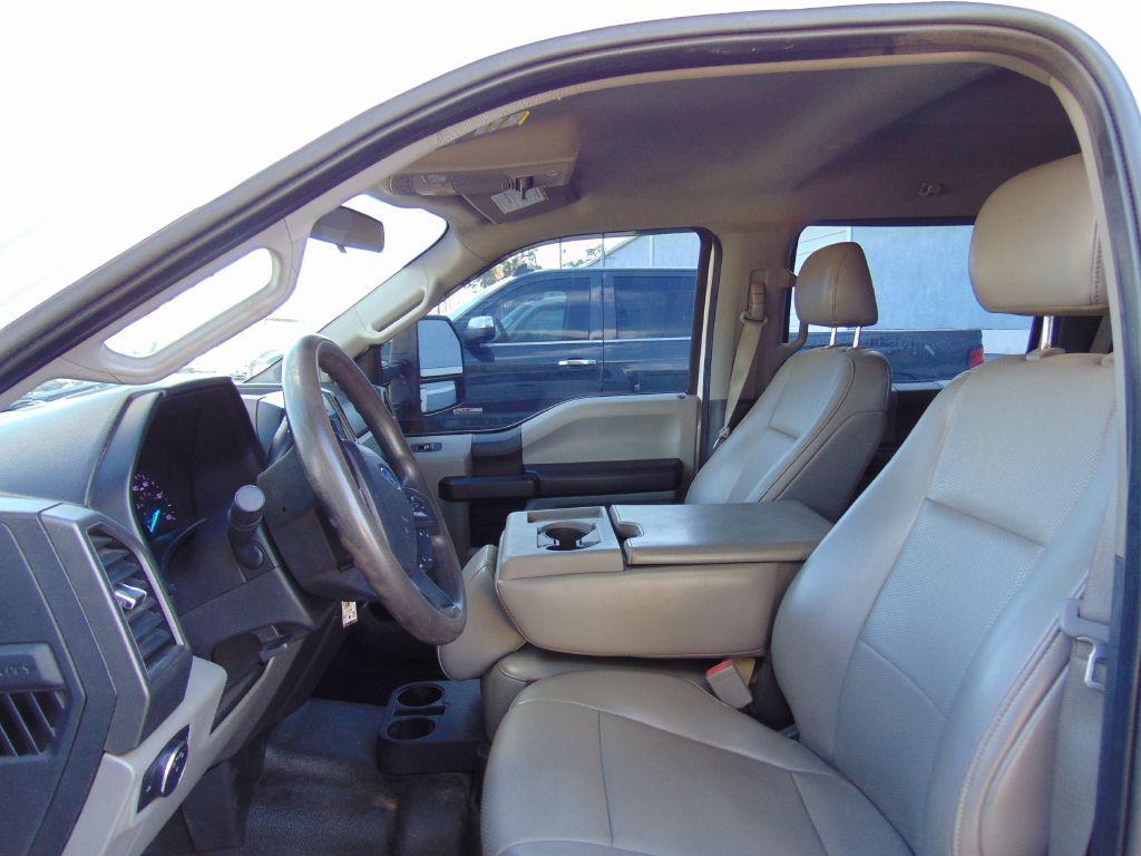 Photo 16 of this FORD F350