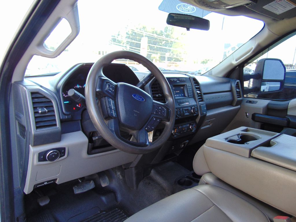 Photo 17 of this FORD F350