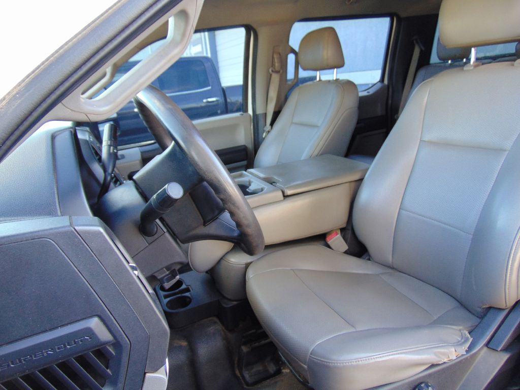 Photo 18 of this FORD F350