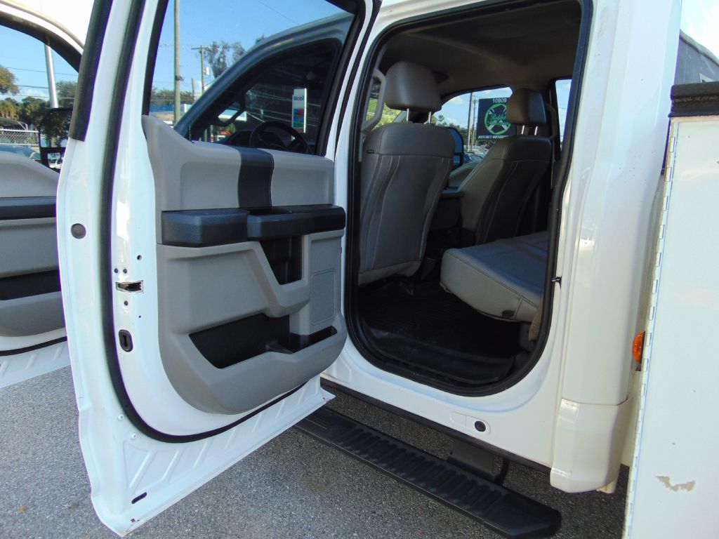 Photo 19 of this FORD F350