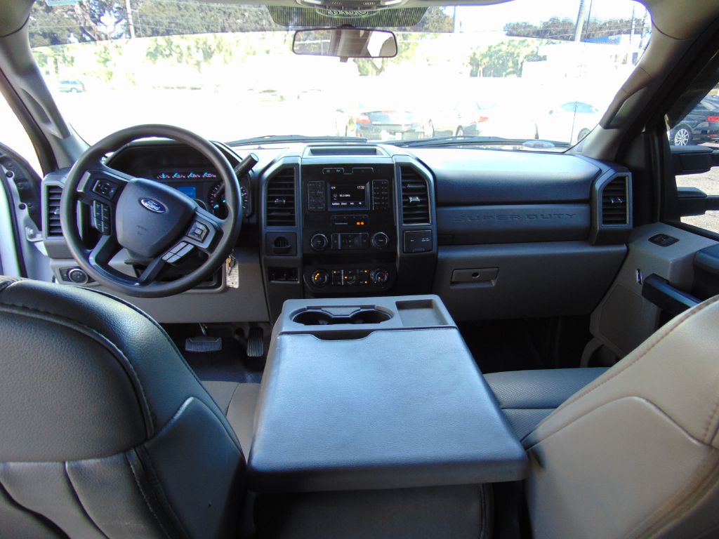 Photo 21 of this FORD F350