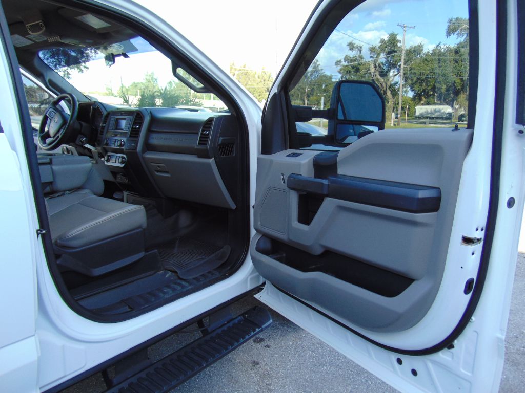 Photo 22 of this FORD F350