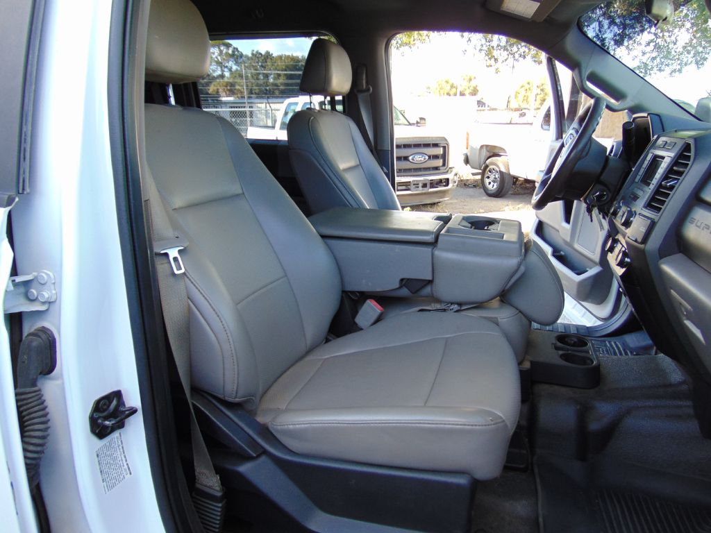 Photo 23 of this FORD F350