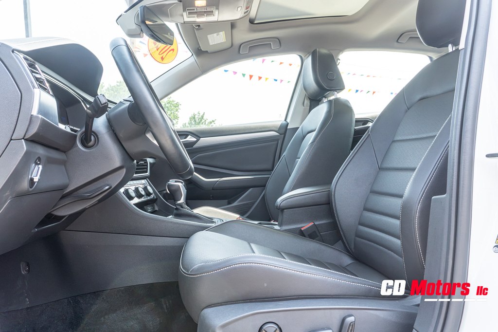 Photo 12 of this VOLKSWAGEN JETTA