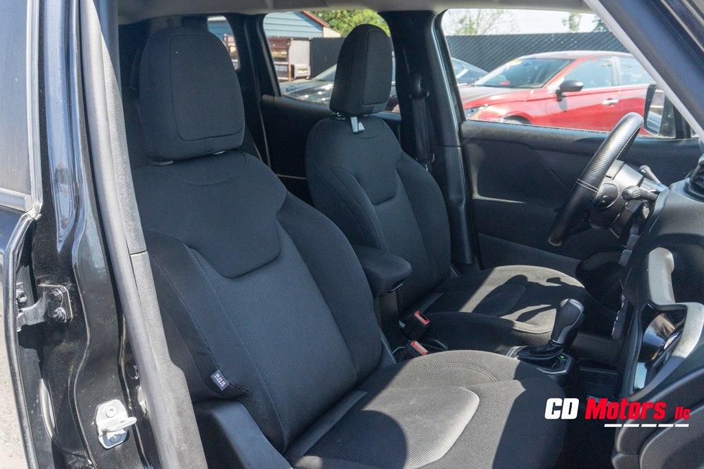 Photo 13 of this JEEP RENEGADE