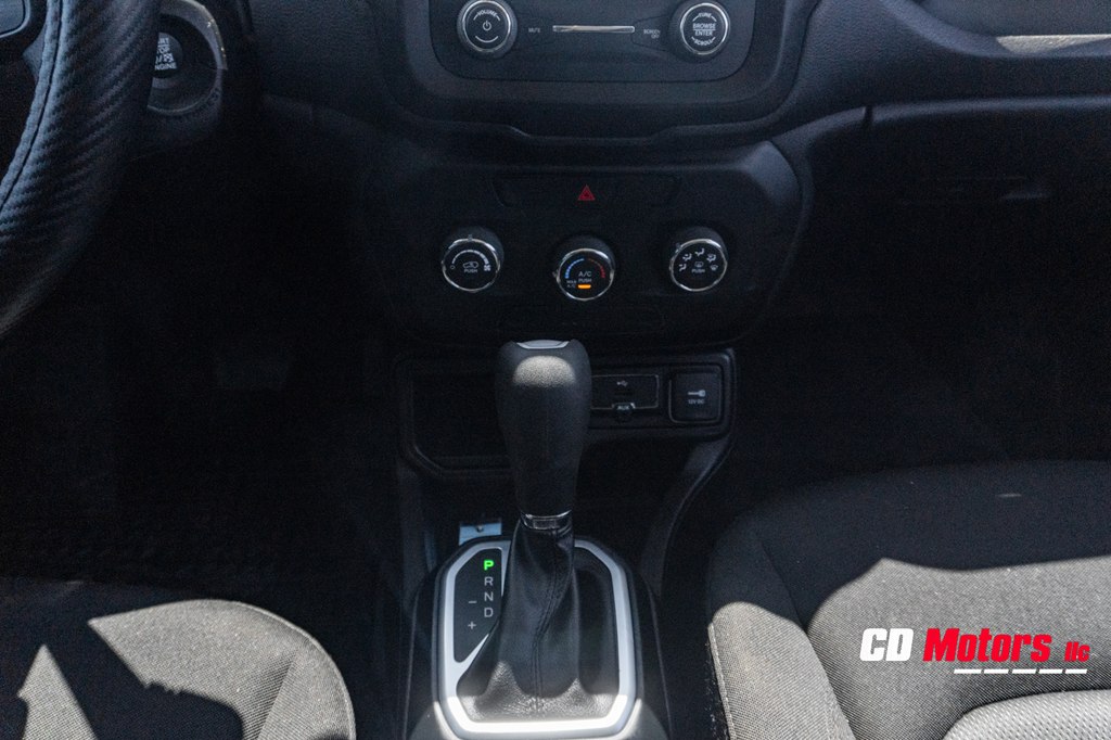 Photo 18 of this JEEP RENEGADE
