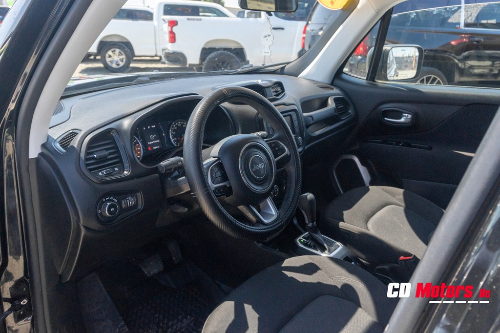 Photo 11 of this JEEP RENEGADE