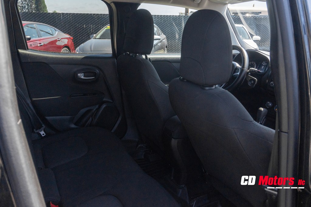 Photo 14 of this JEEP RENEGADE