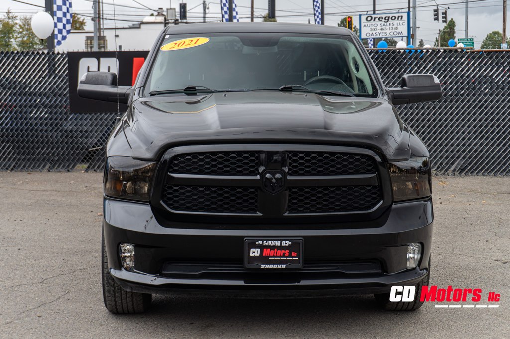 Photo 3 of this RAM 1500 CLASSIC