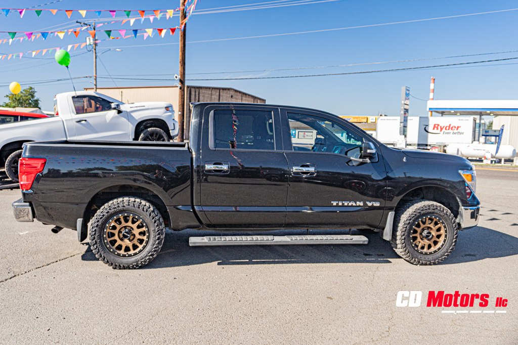 Photo 11 of this NISSAN TITAN
