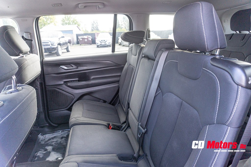 Photo 28 of this JEEP GRAND CHEROKEE